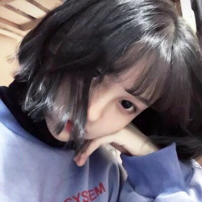 张慧雯凌晨五点多收到姐姐们的安慰信息
